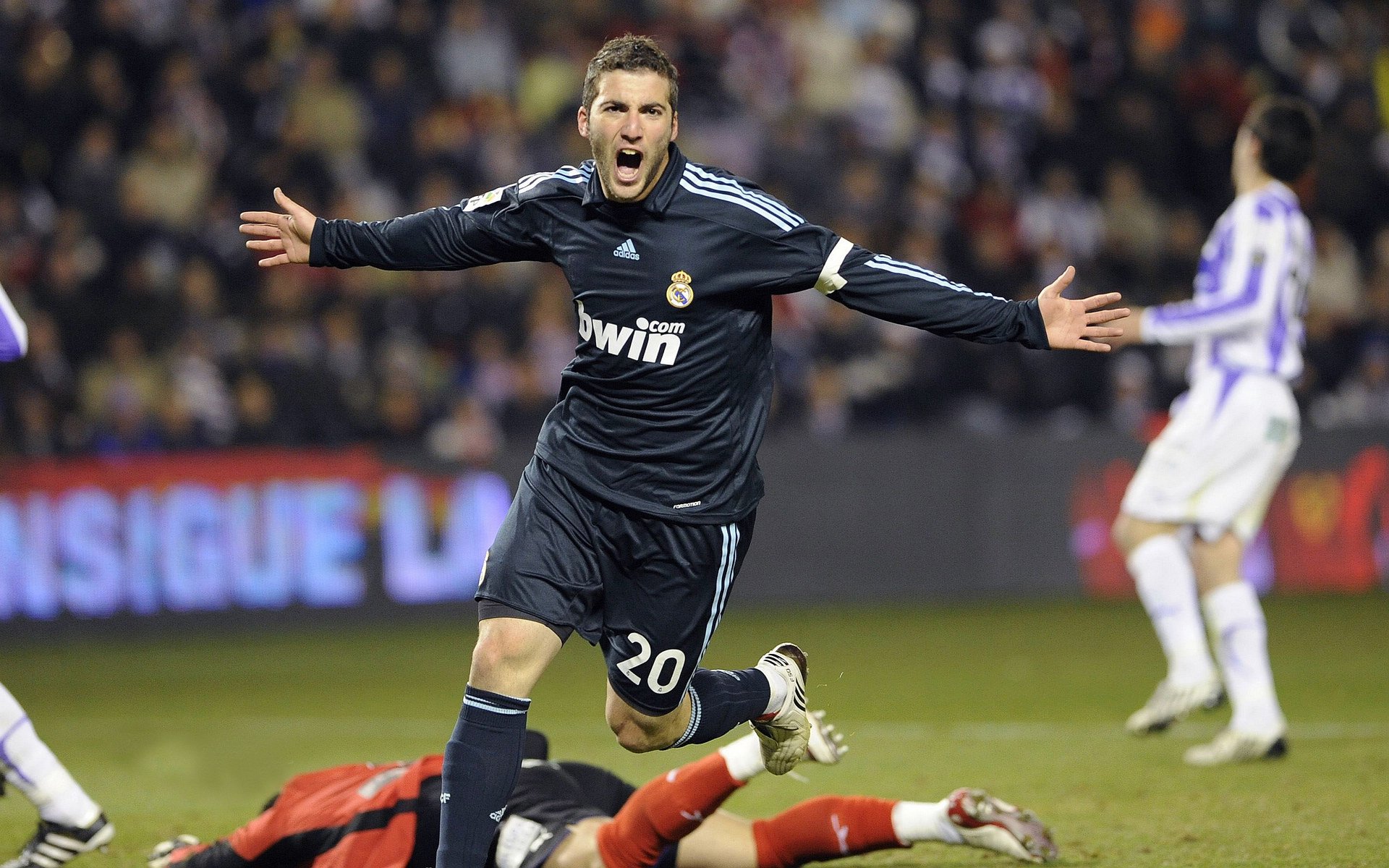 曼联2-2读秒绝平热刺，曼联3-0热刺首发