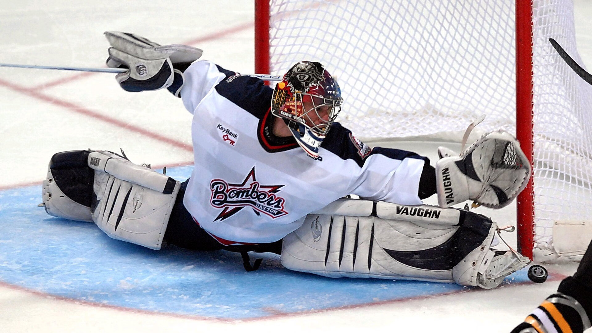 全红婵和陈芋汐争夺跳水金牌，竞争激烈，全红婵陈芋汐包揽冠亚军